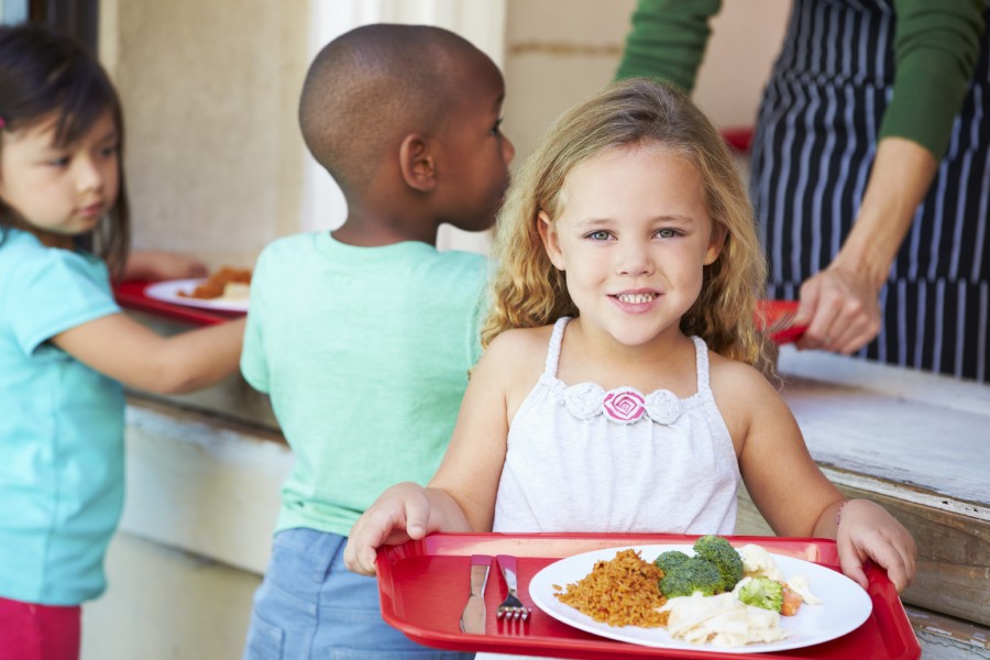 girl-with-school-lunch-900x600